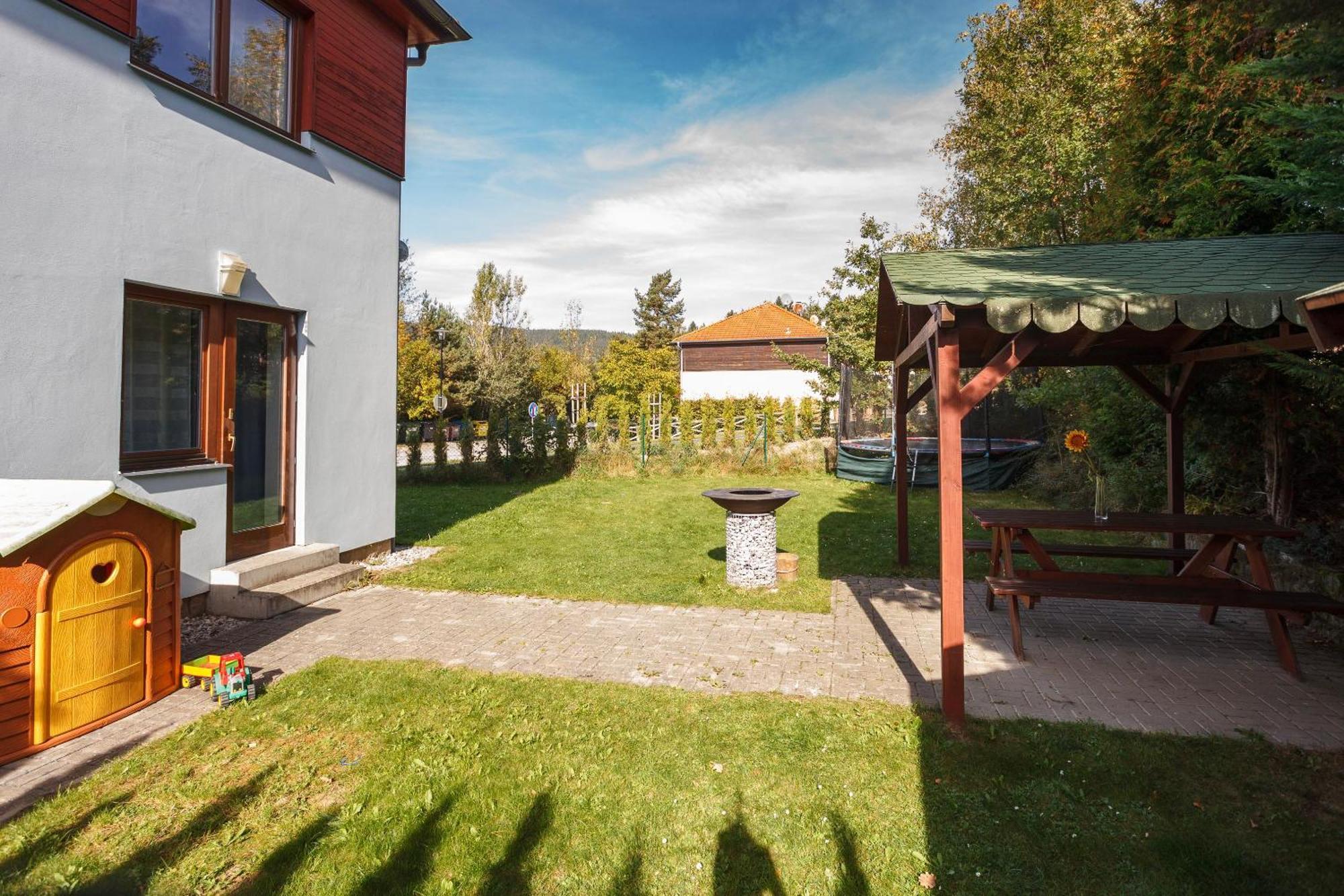Vila Kubik Lipno ลิปโนนัดเวิลตาวู ภายนอก รูปภาพ