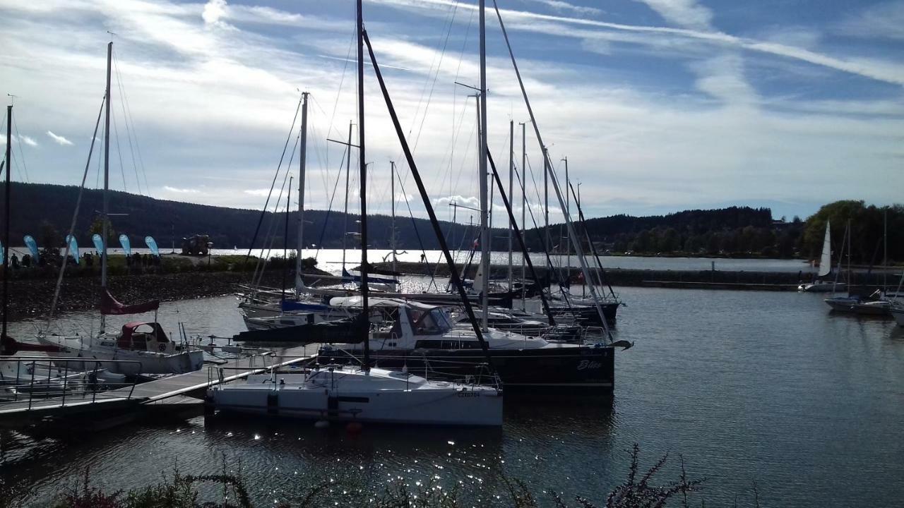 Vila Kubik Lipno ลิปโนนัดเวิลตาวู ภายนอก รูปภาพ